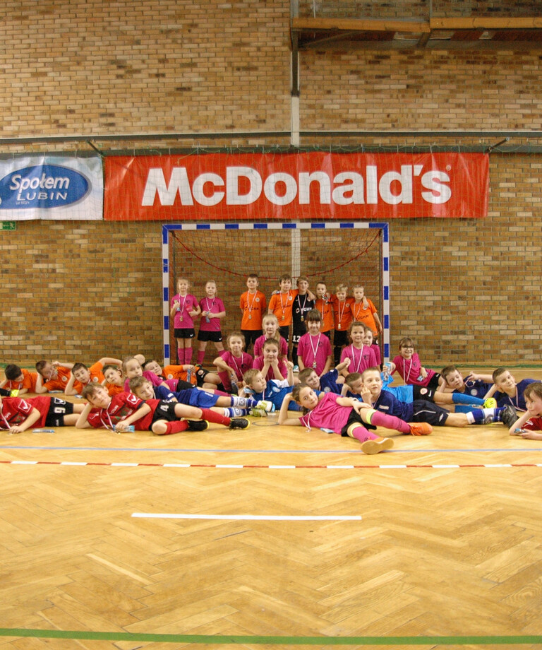 U-8: TURNIEJ NA HALI SPORTOWEJ U-8: TURNIEJ NA HALI SPORTOWEJ