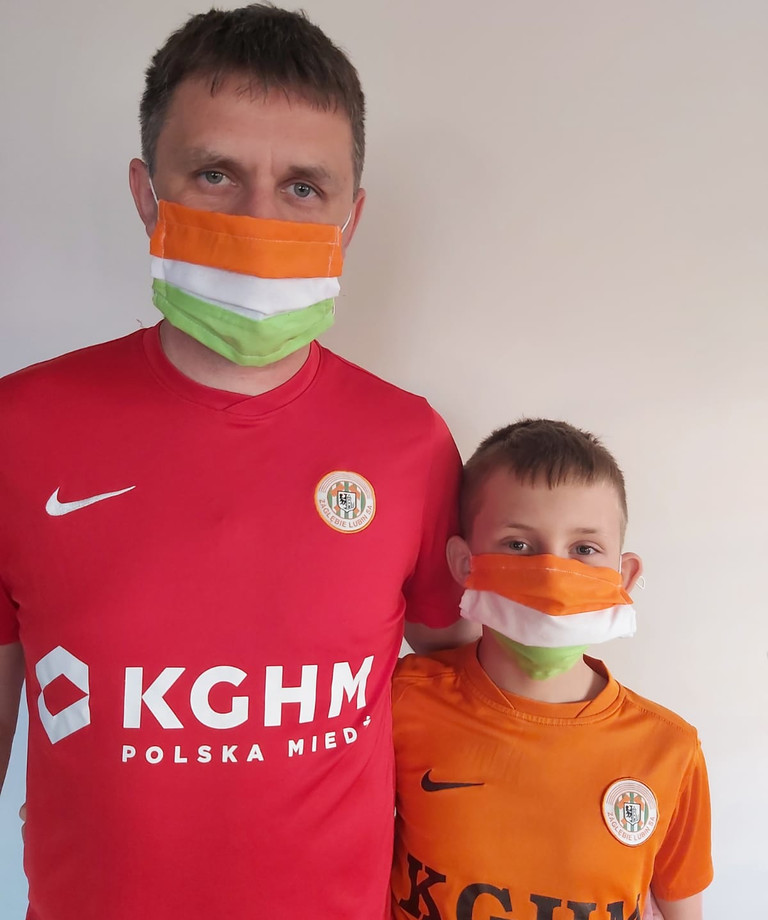 Maseczki w klubowych barwach Maseczki w klubowych barwach