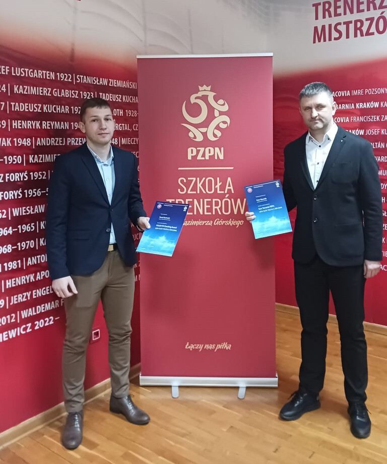 Trenerzy P. Błauciak oraz P. Sochacki z licencją UEFA Elite Youth A