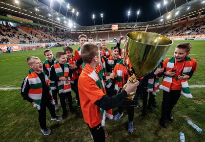 Zespół U-12 nagrodzony w przerwie meczu KGHM Zagłębia z Lechią Gdańsk