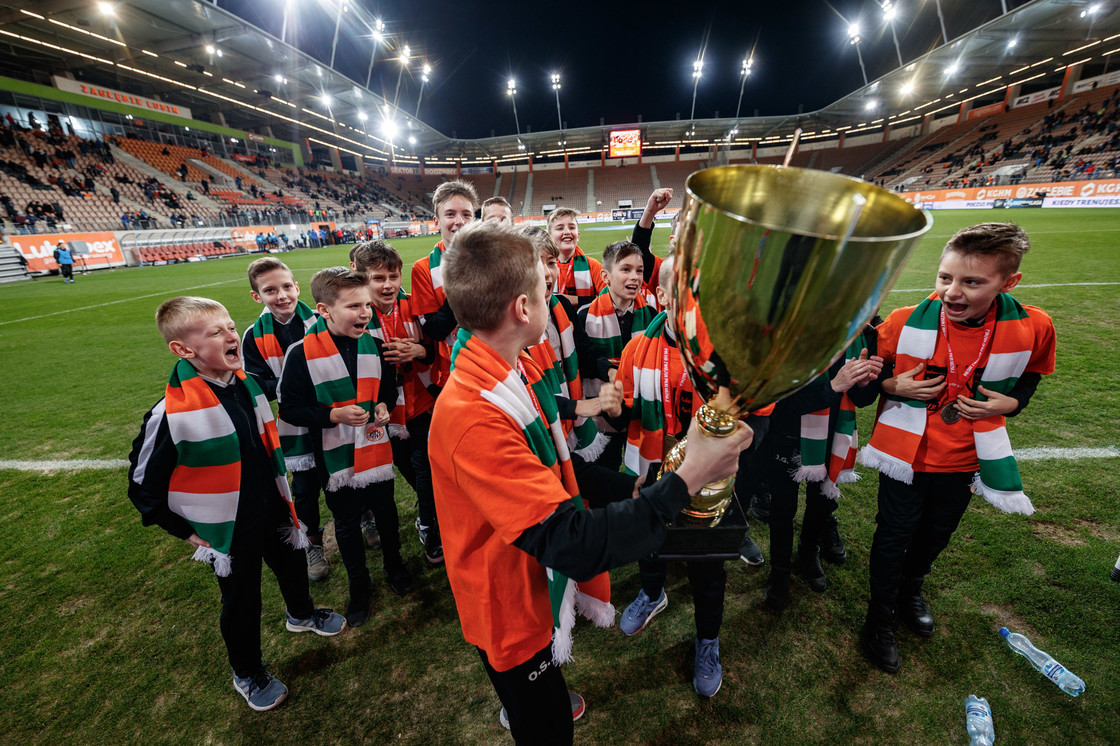Zespół U-12 nagrodzony w przerwie meczu KGHM Zagłębia z Lechią Gdańsk Zespół U-12 nagrodzony w przerwie meczu KGHM Zagłębia z Lechią Gdańsk