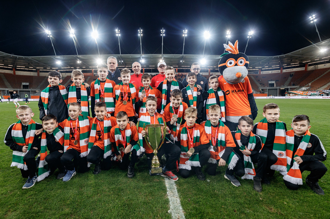 Zespół U-12 nagrodzony w przerwie meczu KGHM Zagłębia z Lechią Gdańsk Zespół U-12 nagrodzony w przerwie meczu KGHM Zagłębia z Lechią Gdańsk