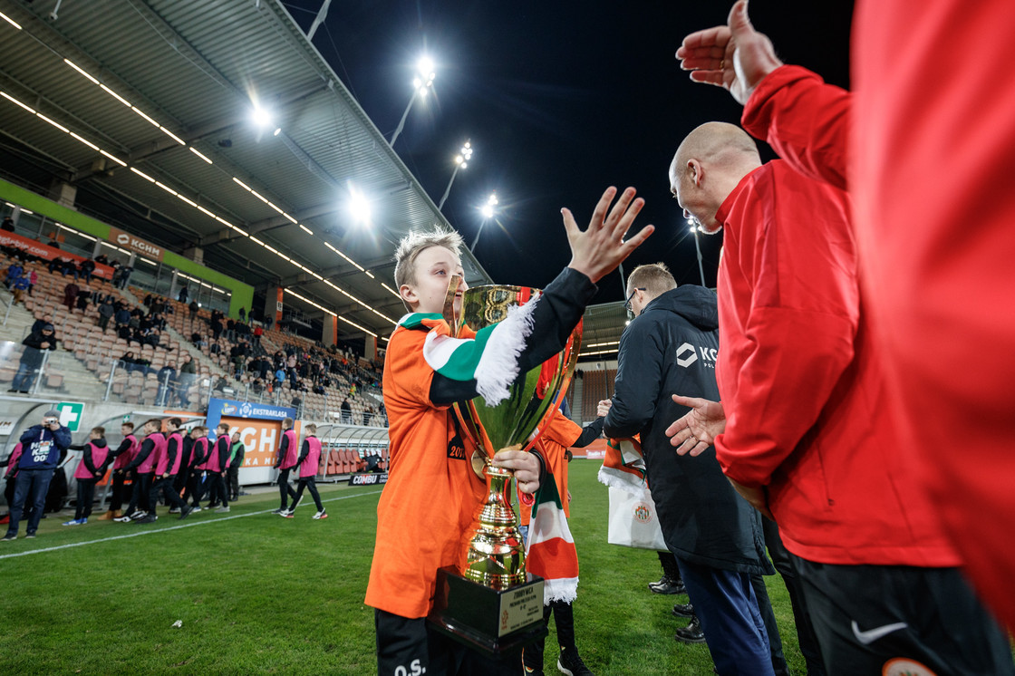 Zespół U-12 nagrodzony w przerwie meczu KGHM Zagłębia z Lechią Gdańsk