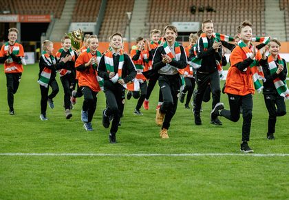 Zespół U-12 nagrodzony w przerwie meczu KGHM Zagłębia z Lechią Gdańsk