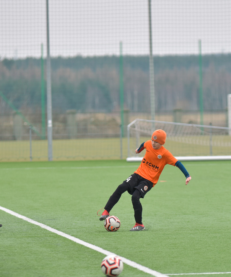 Drużyna U-13 rozpoczęła ligowe zmagania Drużyna U-13 rozpoczęła ligowe zmagania