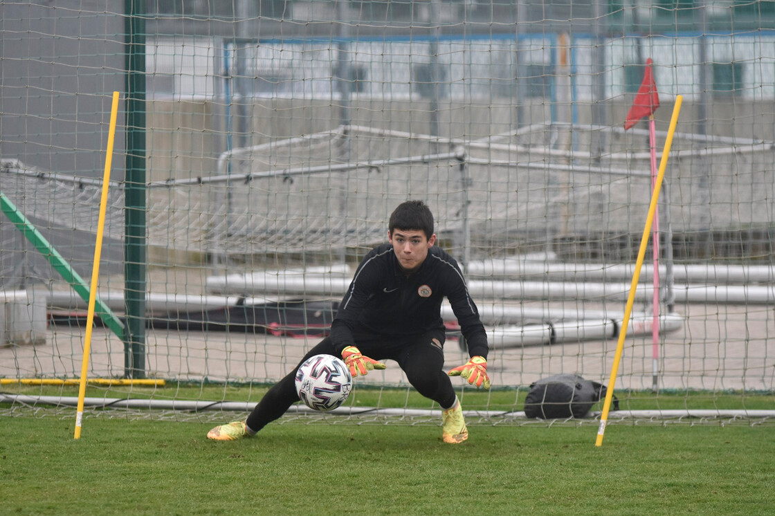 Treningi drużyny U-15 oraz bramkarzy w obiektywie Treningi drużyny U-15 oraz bramkarzy w obiektywie