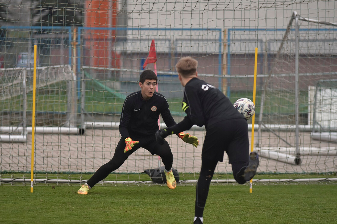 Treningi drużyny U-15 oraz bramkarzy w obiektywie Treningi drużyny U-15 oraz bramkarzy w obiektywie