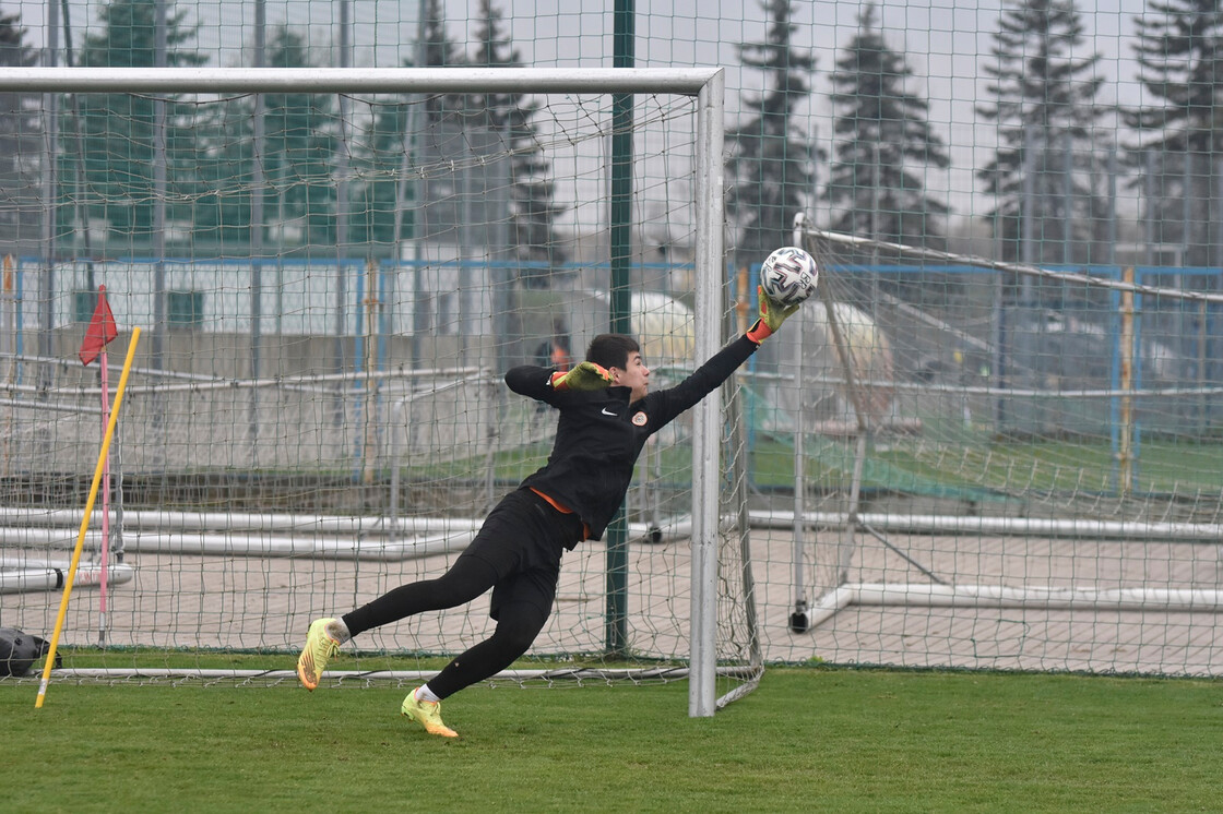 Treningi drużyny U-15 oraz bramkarzy w obiektywie Treningi drużyny U-15 oraz bramkarzy w obiektywie