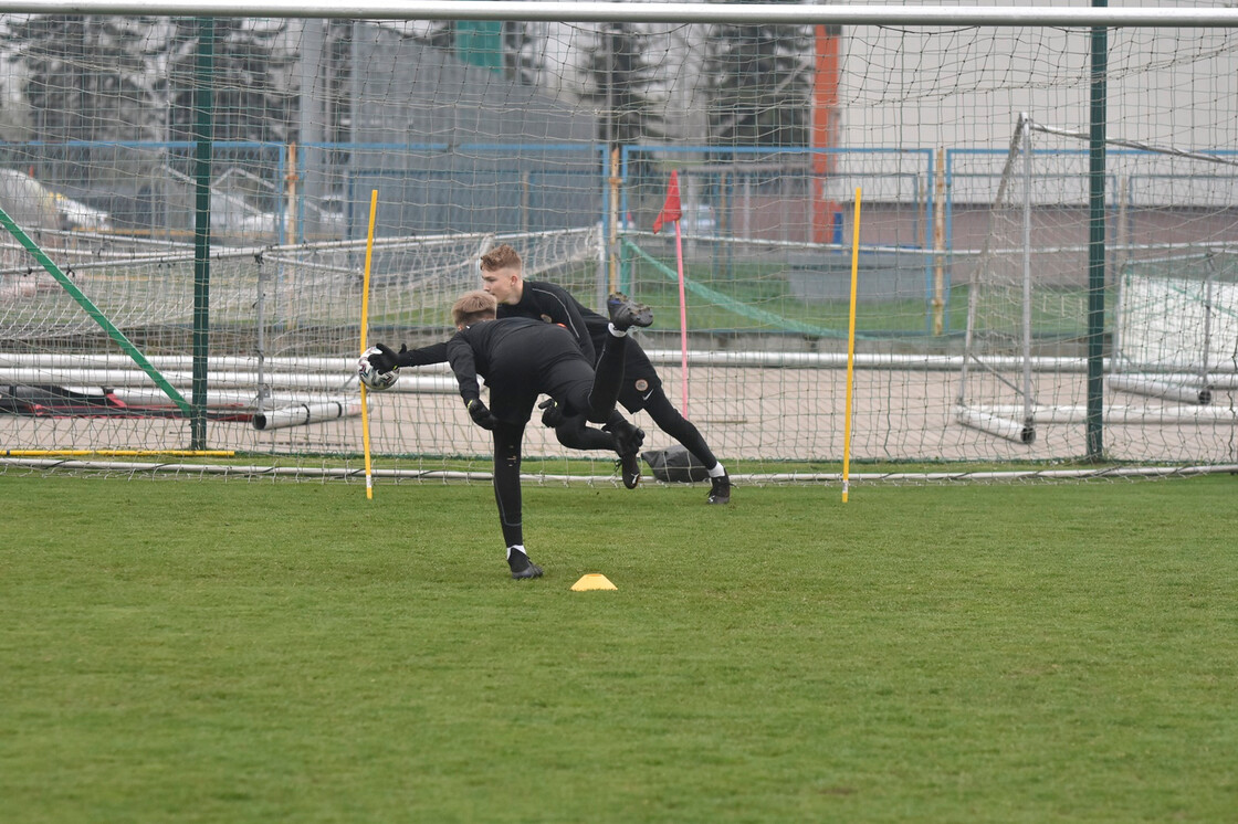 Treningi drużyny U-15 oraz bramkarzy w obiektywie Treningi drużyny U-15 oraz bramkarzy w obiektywie