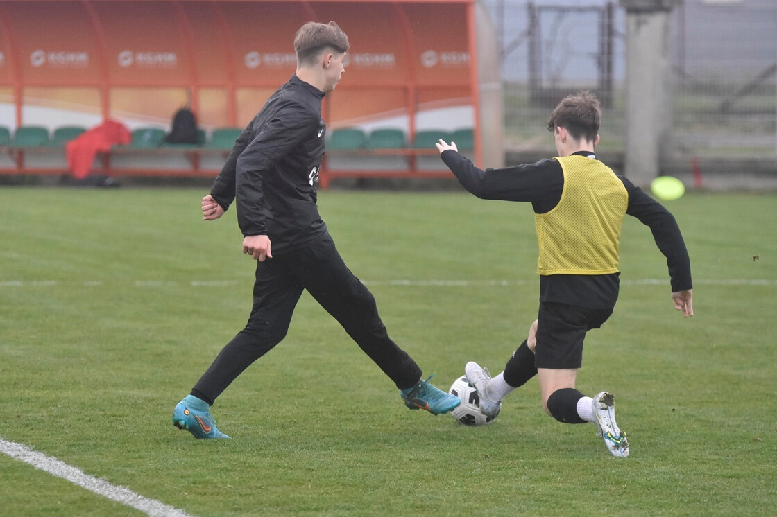 Treningi drużyny U-15 oraz bramkarzy w obiektywie Treningi drużyny U-15 oraz bramkarzy w obiektywie
