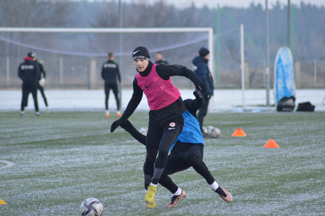 Poranny trening drużyn U17 i U16 Poranny trening drużyn U17 i U16