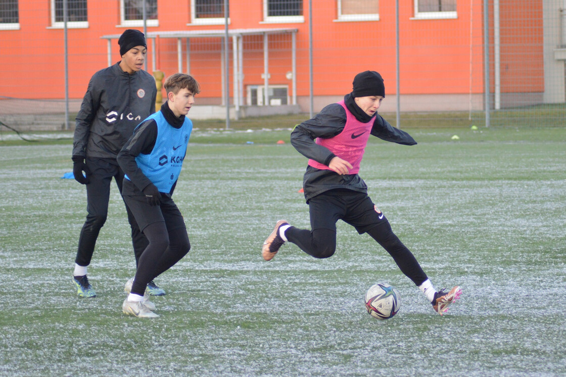 Poranny trening drużyn U17 i U16 Poranny trening drużyn U17 i U16