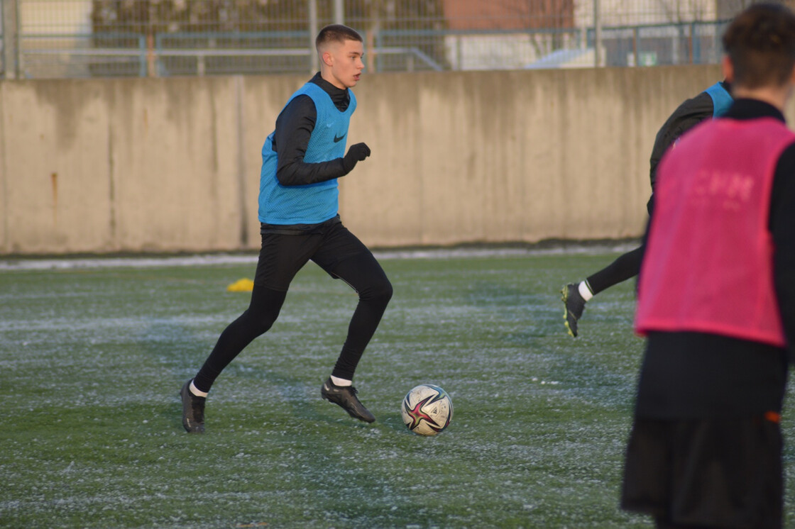 Poranny trening drużyn U17 i U16 Poranny trening drużyn U17 i U16