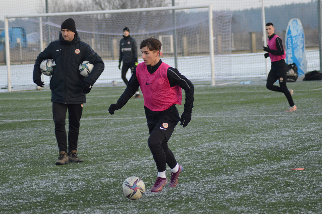 Poranny trening drużyn U17 i U16 Poranny trening drużyn U17 i U16