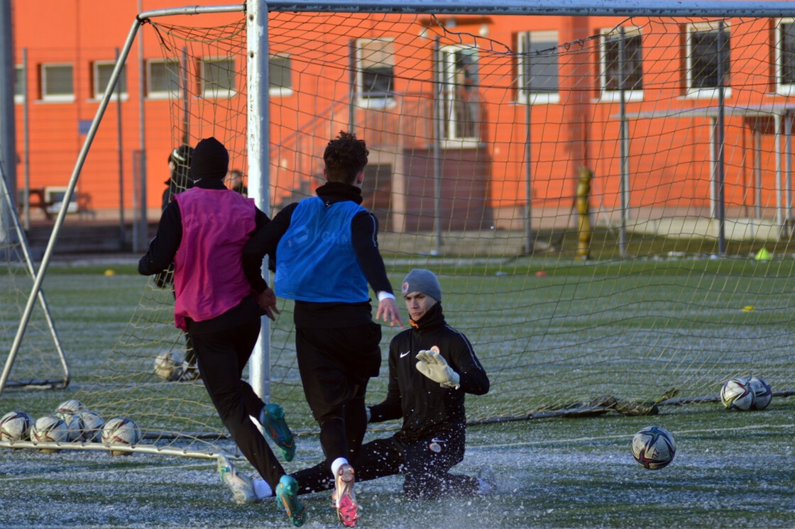 Poranny trening drużyn U17 i U16 Poranny trening drużyn U17 i U16