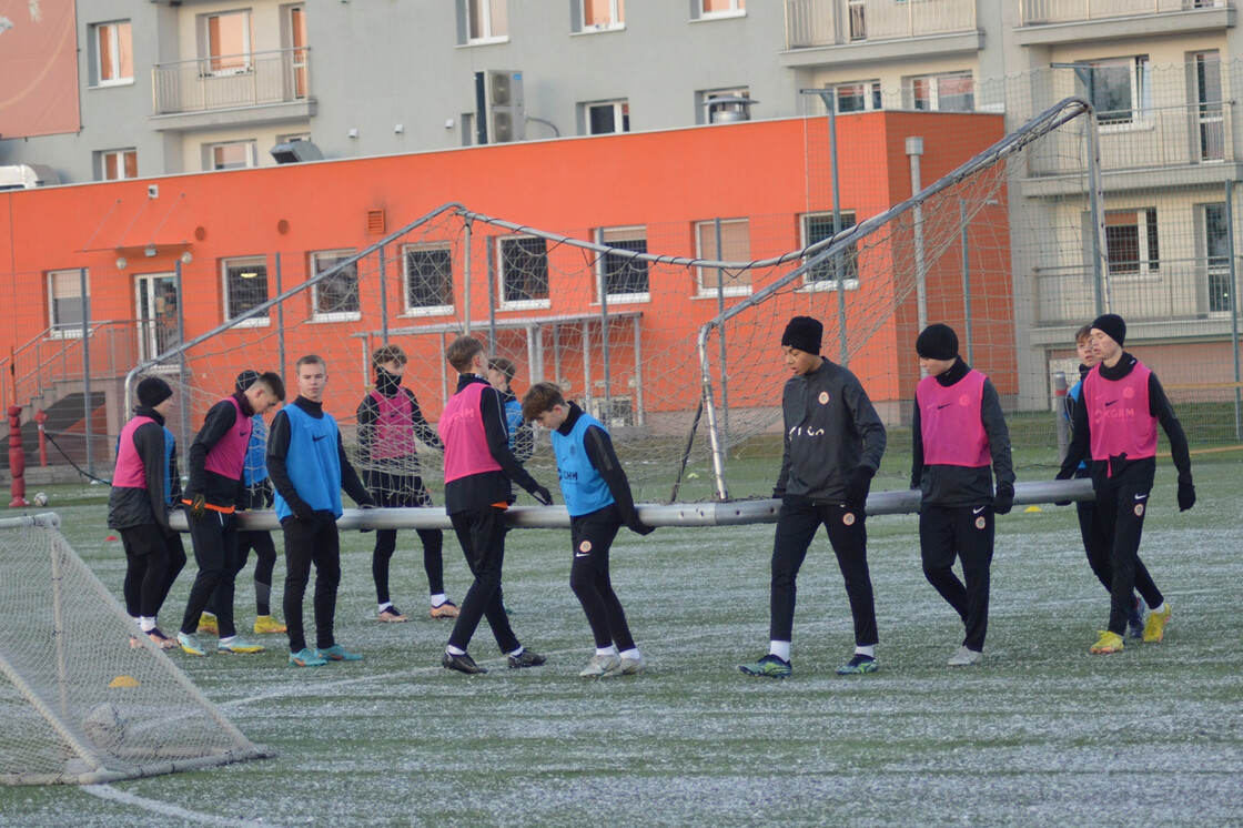 Poranny trening drużyn U17 i U16 Poranny trening drużyn U17 i U16