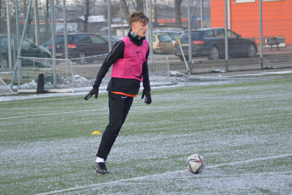 Poranny trening drużyn U17 i U16 Poranny trening drużyn U17 i U16
