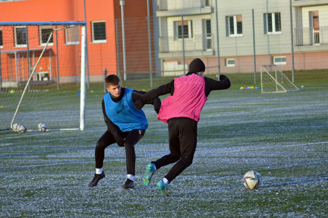 Poranny trening drużyn U17 i U16 Poranny trening drużyn U17 i U16