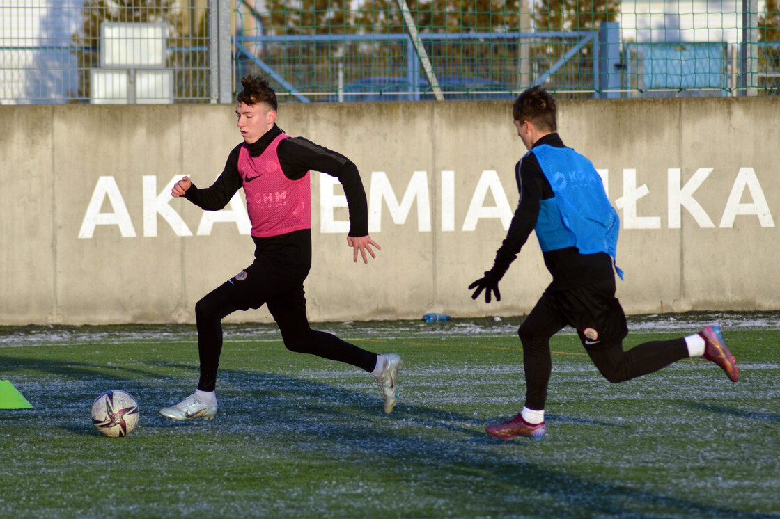 Poranny trening drużyn U17 i U16 Poranny trening drużyn U17 i U16