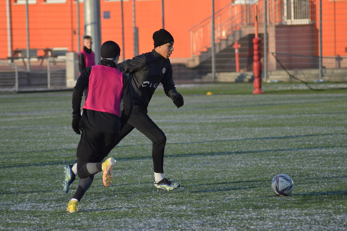 Poranny trening drużyn U17 i U16 Poranny trening drużyn U17 i U16