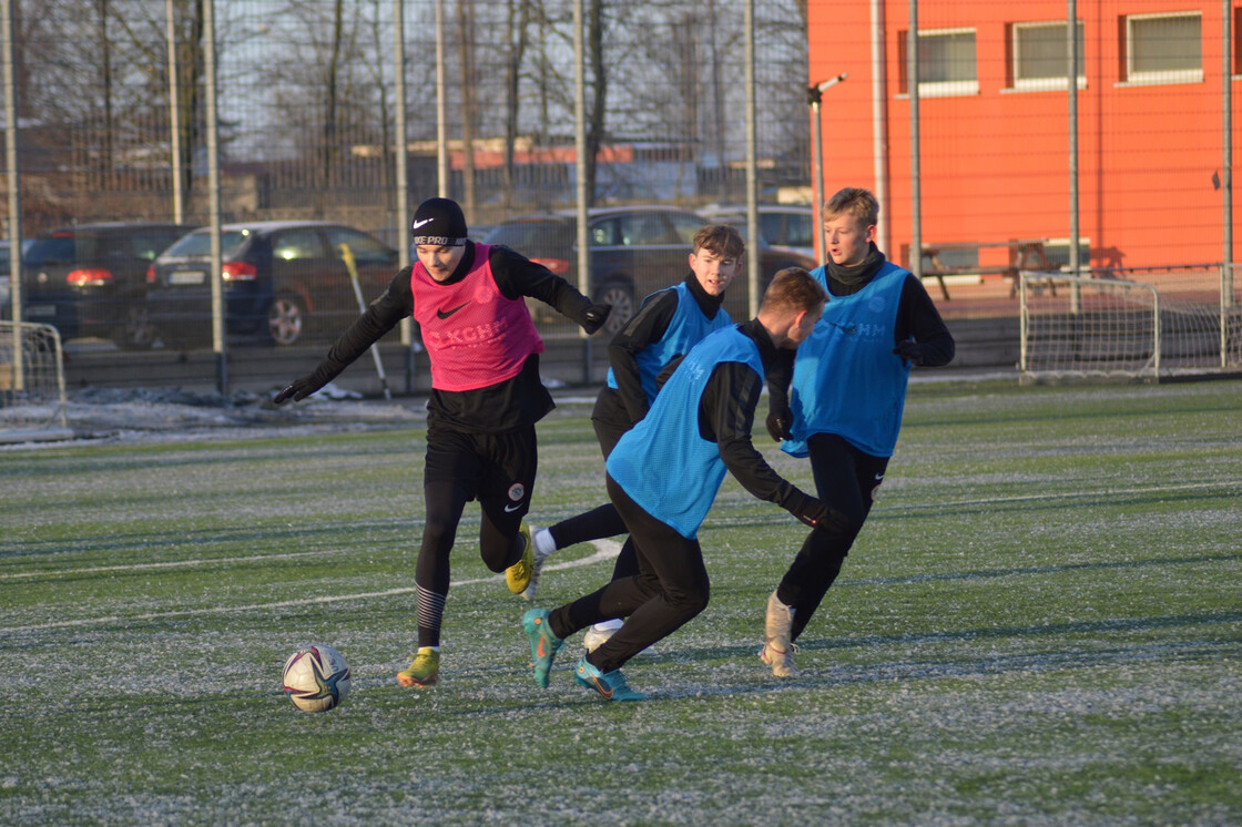 Poranny trening drużyn U17 i U16 Poranny trening drużyn U17 i U16