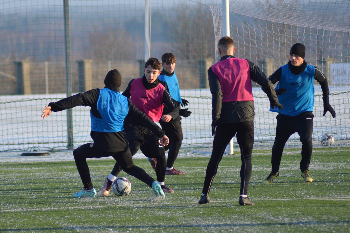 Poranny trening drużyn U17 i U16 Poranny trening drużyn U17 i U16
