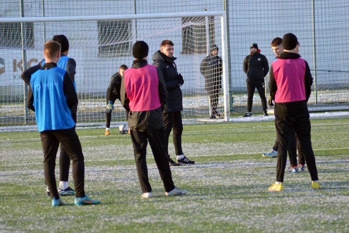 Poranny trening drużyn U17 i U16 Poranny trening drużyn U17 i U16
