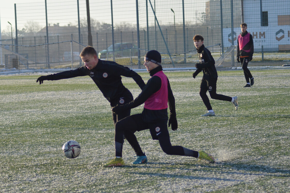 Poranny trening drużyn U17 i U16 Poranny trening drużyn U17 i U16