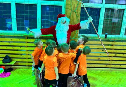 Święty Mikołaj odwiedził naszych najmłodszych piłkarzy
