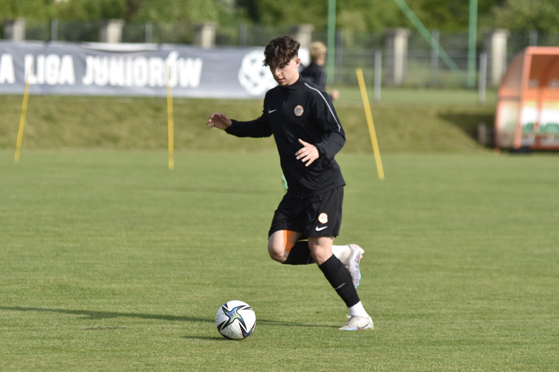 Poranny trening drużyn U-19 oraz U-17 Poranny trening drużyn U-19 oraz U-17