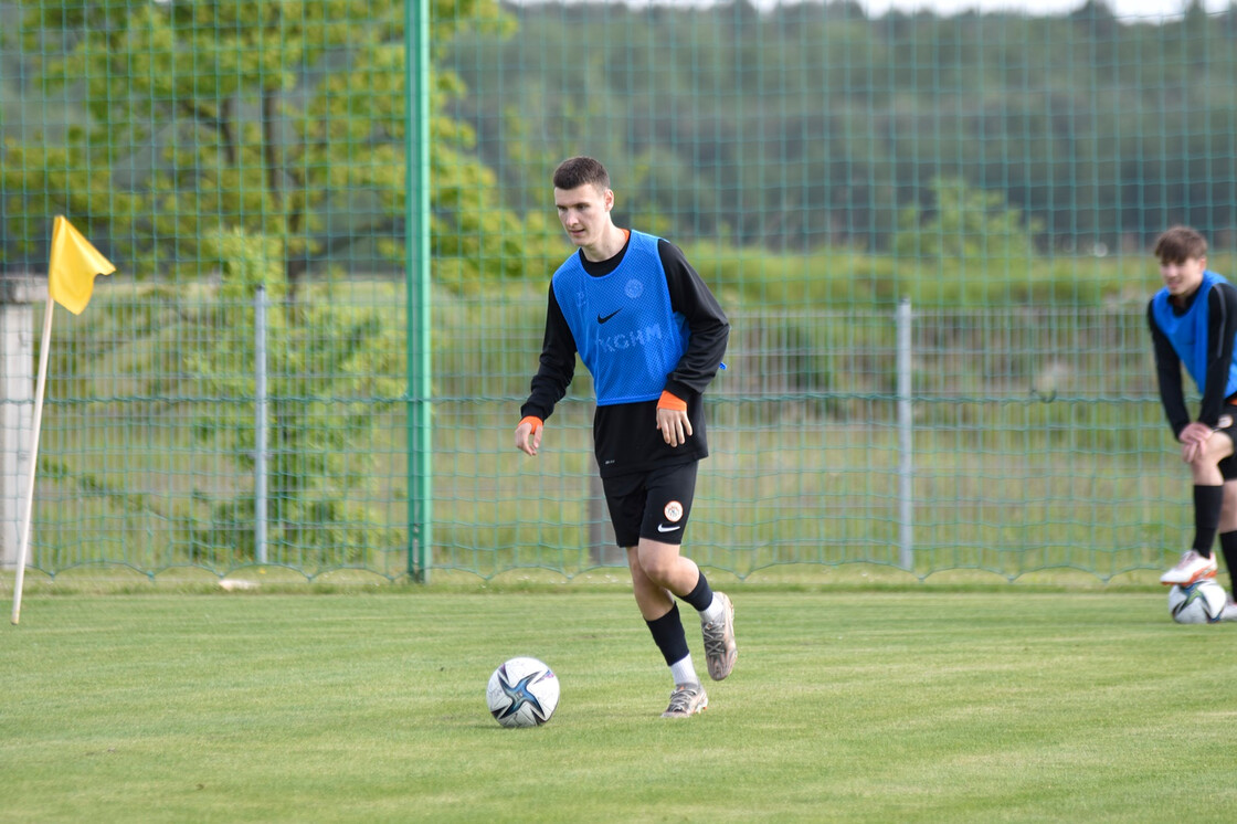 Poranny trening drużyn U-19 oraz U-17 Poranny trening drużyn U-19 oraz U-17