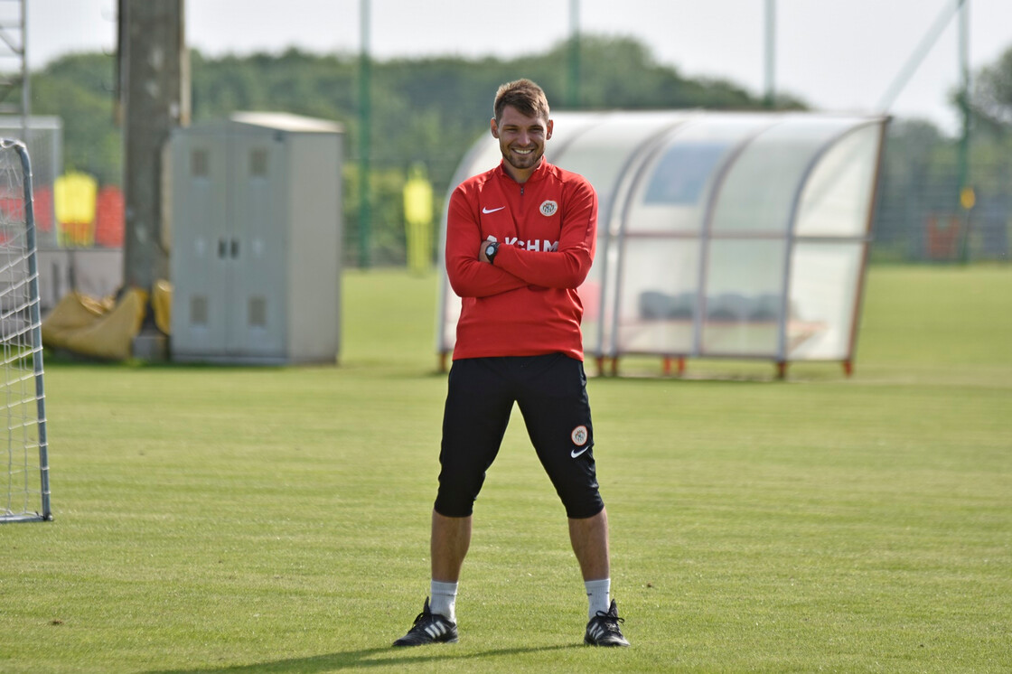 Poranny trening drużyn U-19 oraz U-17 Poranny trening drużyn U-19 oraz U-17