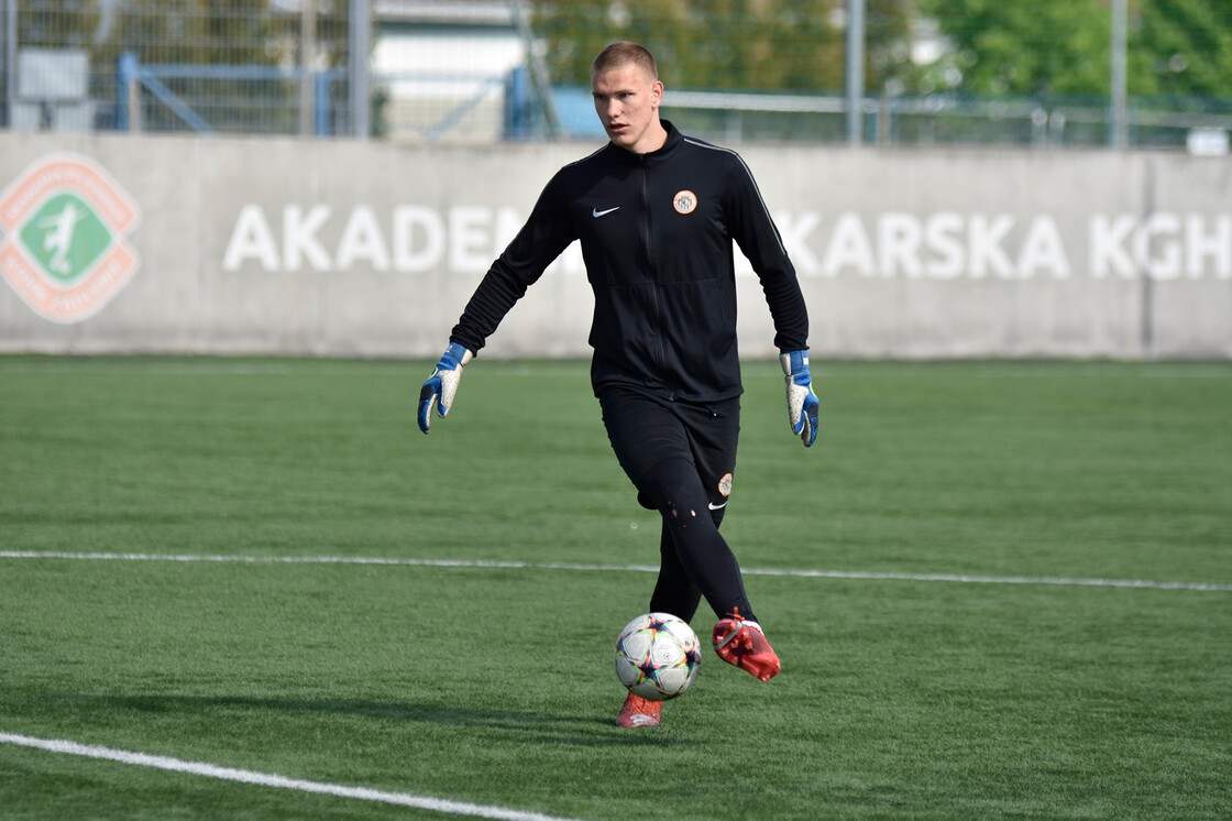 Poranny trening drużyn U-19 oraz U-17 Poranny trening drużyn U-19 oraz U-17