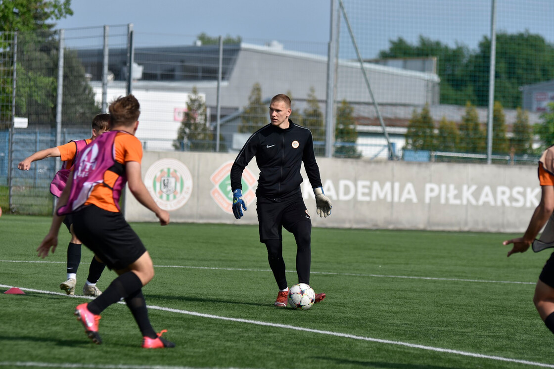 Poranny trening drużyn U-19 oraz U-17 Poranny trening drużyn U-19 oraz U-17