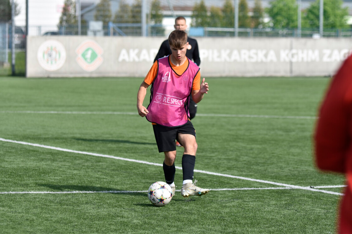 Poranny trening drużyn U-19 oraz U-17 Poranny trening drużyn U-19 oraz U-17
