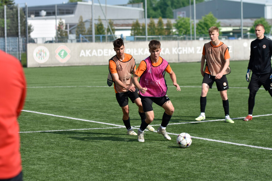 Poranny trening drużyn U-19 oraz U-17 Poranny trening drużyn U-19 oraz U-17