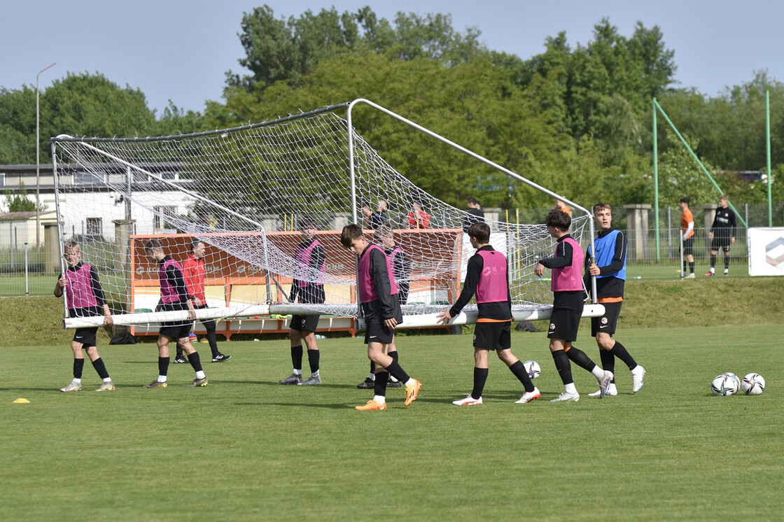 Poranny trening drużyn U-19 oraz U-17 Poranny trening drużyn U-19 oraz U-17
