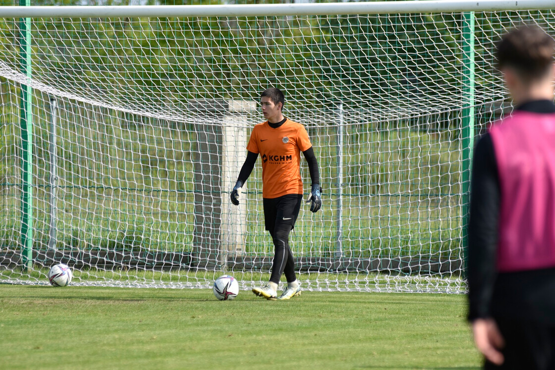 Poranny trening drużyn U-19 oraz U-17 Poranny trening drużyn U-19 oraz U-17