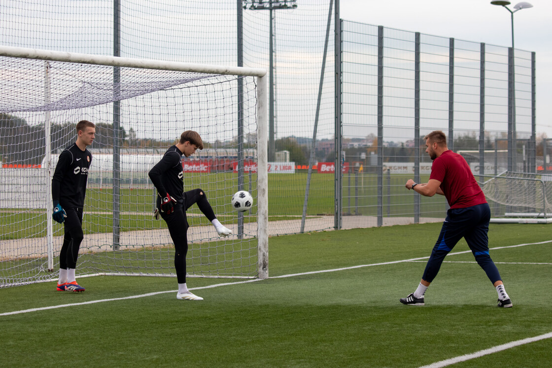 Kurs UEFA Goalkeeper B na obiektach Akademii Piłkarskiej KGHM Zagłębie | FOTO Kurs UEFA Goalkeeper B na obiektach Akademii Piłkarskiej KGHM Zagłębie | FOTO