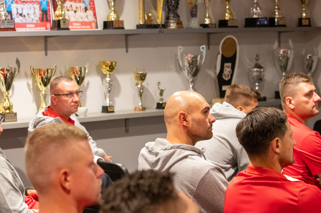 Kurs UEFA Goalkeeper B na obiektach Akademii Piłkarskiej KGHM Zagłębie | FOTO Kurs UEFA Goalkeeper B na obiektach Akademii Piłkarskiej KGHM Zagłębie | FOTO